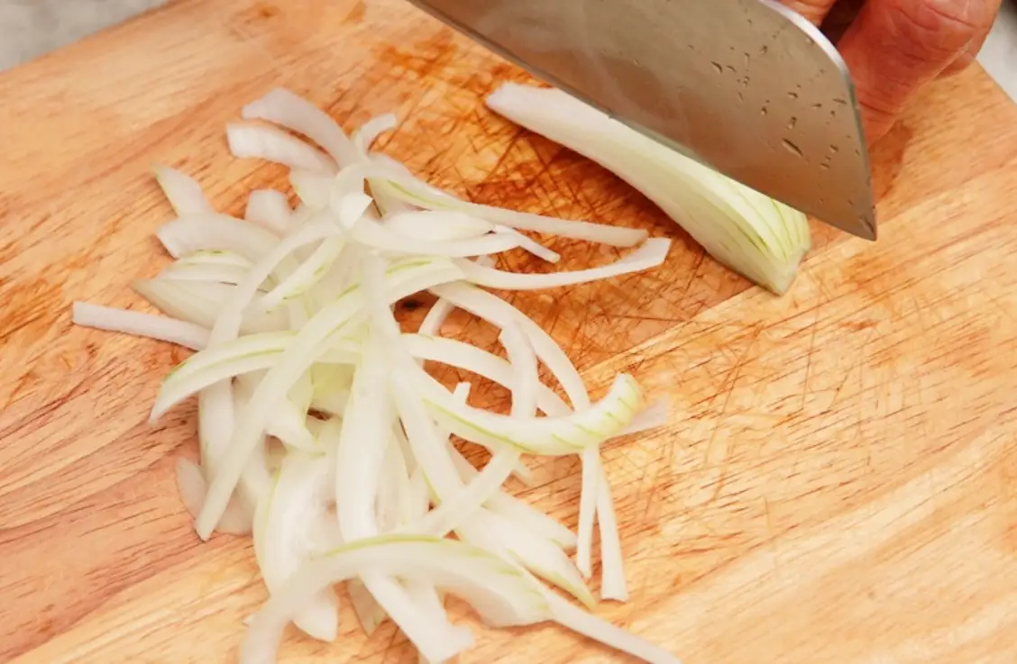 咖哩洋蔥怎麼切？完整步驟與避免流淚的秘訣