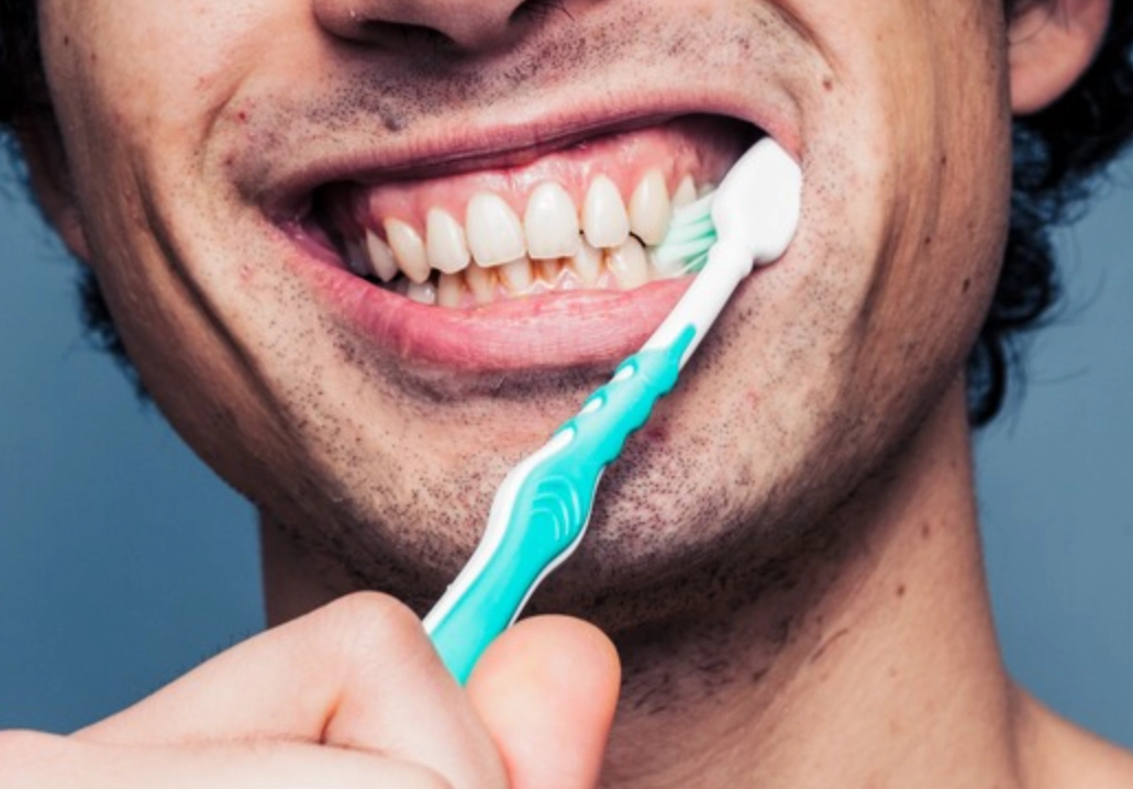 刷牙牙齒酸酸的？完整解析原因與解決方法