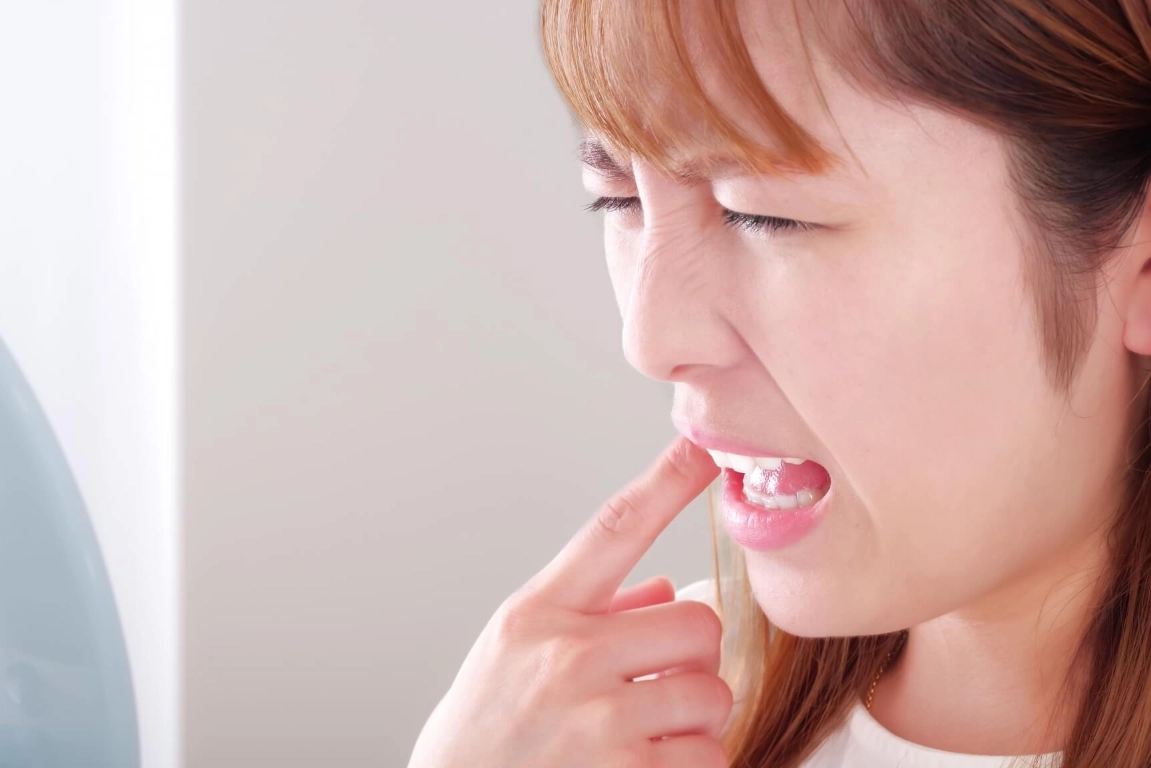 上排牙齒酸酸的怎麼辦？5大原因與解決方法全解析