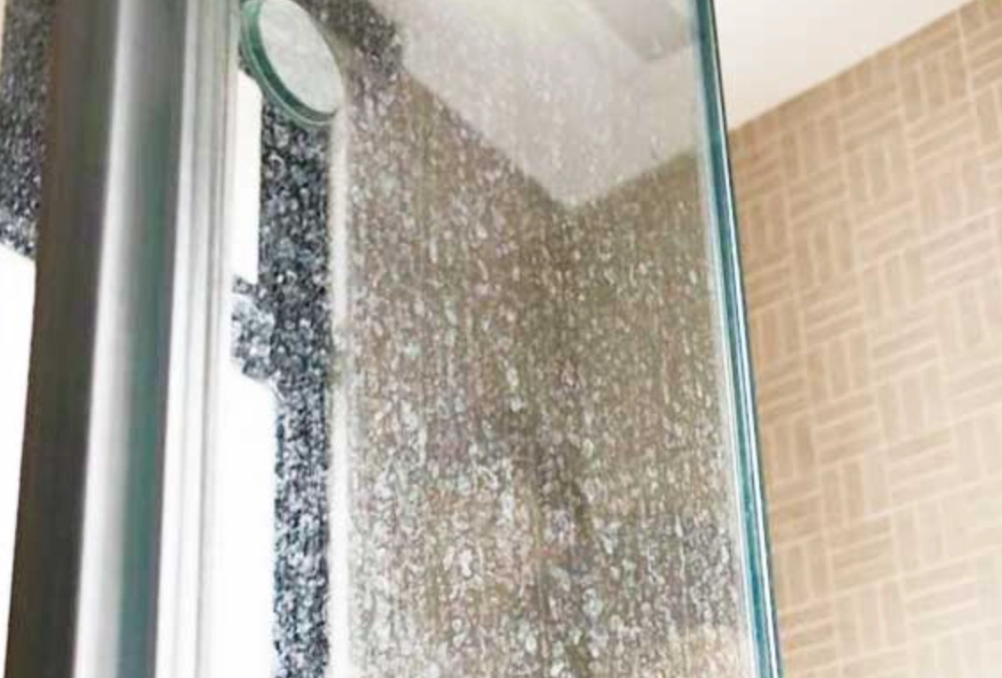 玻璃陳年水垢清除終極指南：專業清潔師秘訣大公開