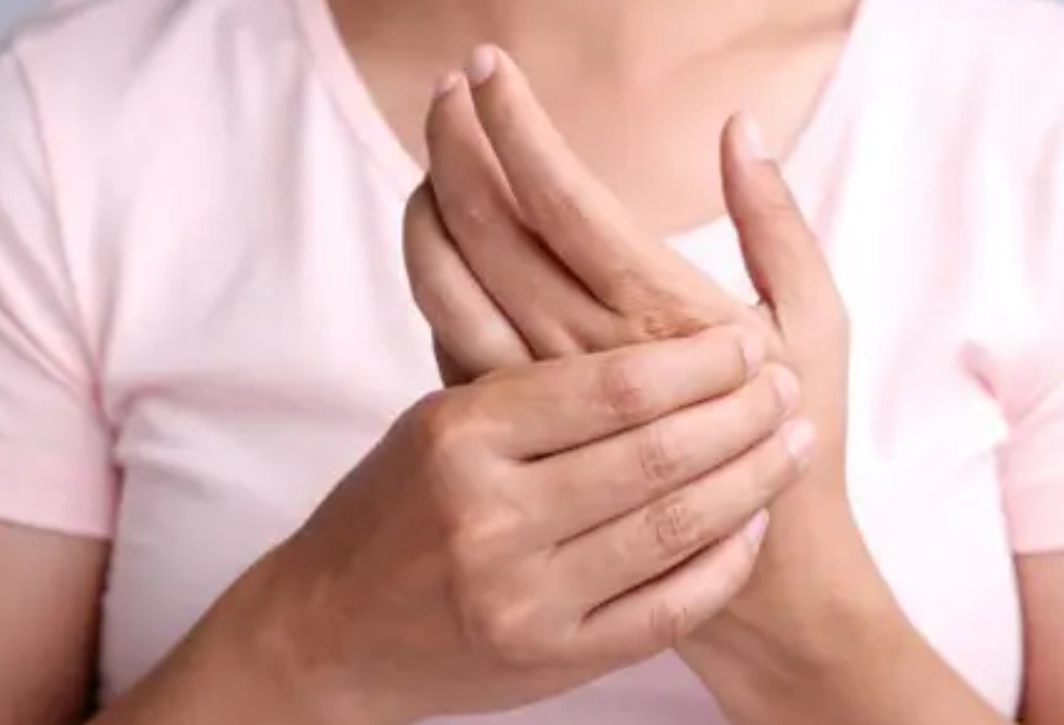 手指麻 看哪一科