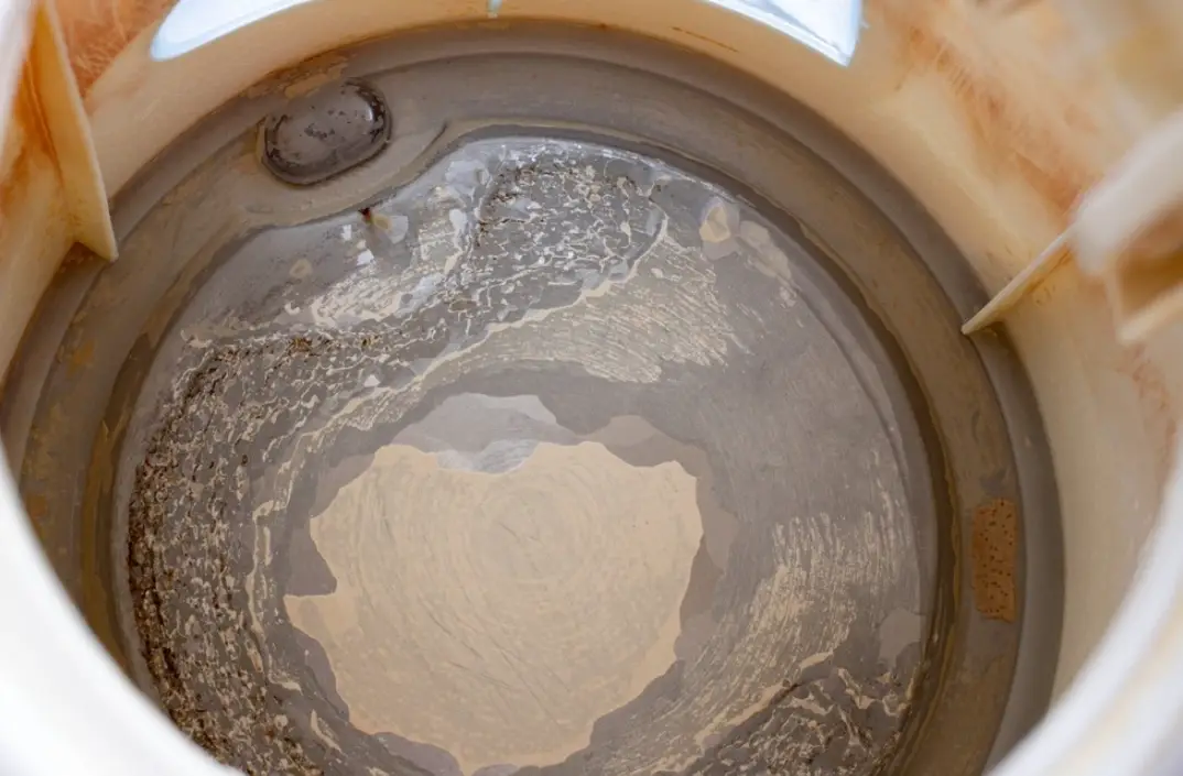 自來水水垢去除終極指南：有效方法與預防技巧