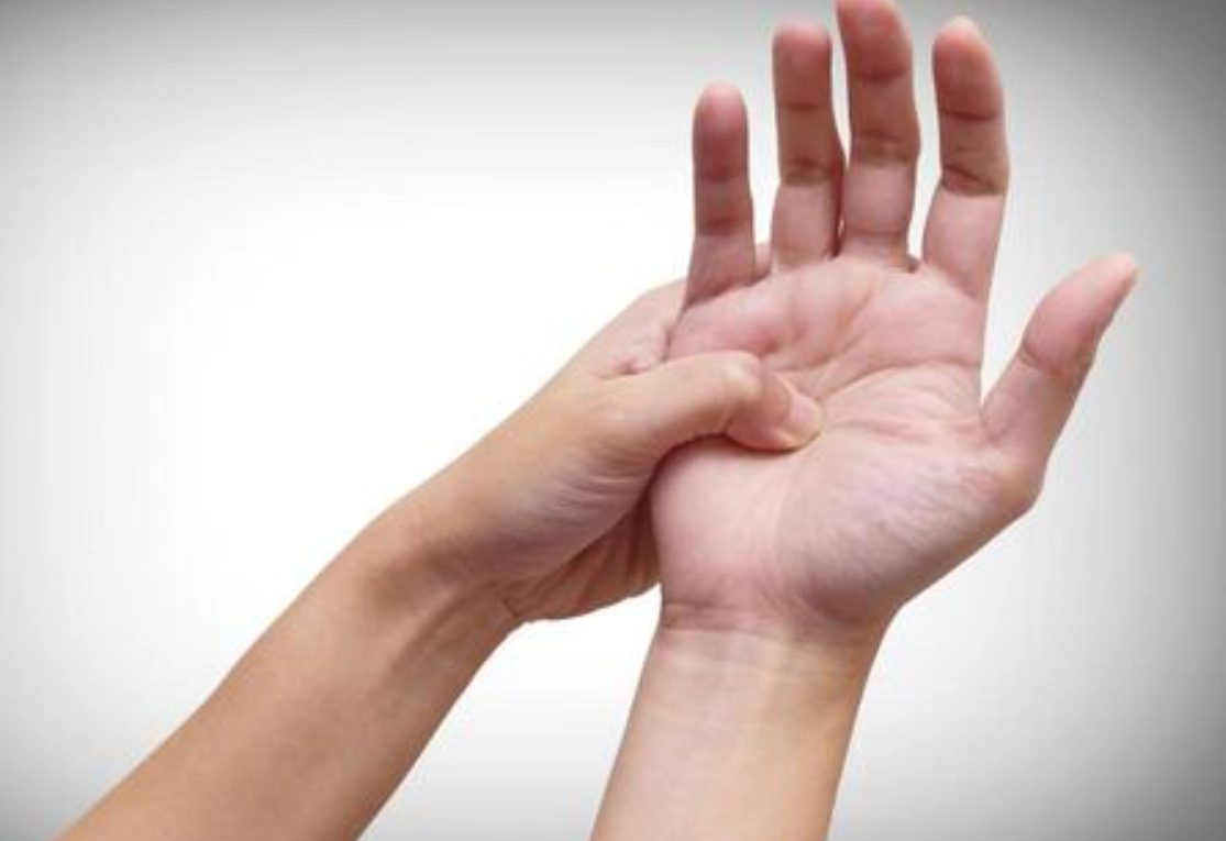 手麻大病徵兆 手麻大病徵兆