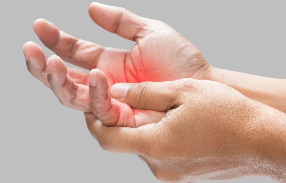 手掌麻痺原因大解析：從姿勢不良到疾病警訊，一次搞懂！