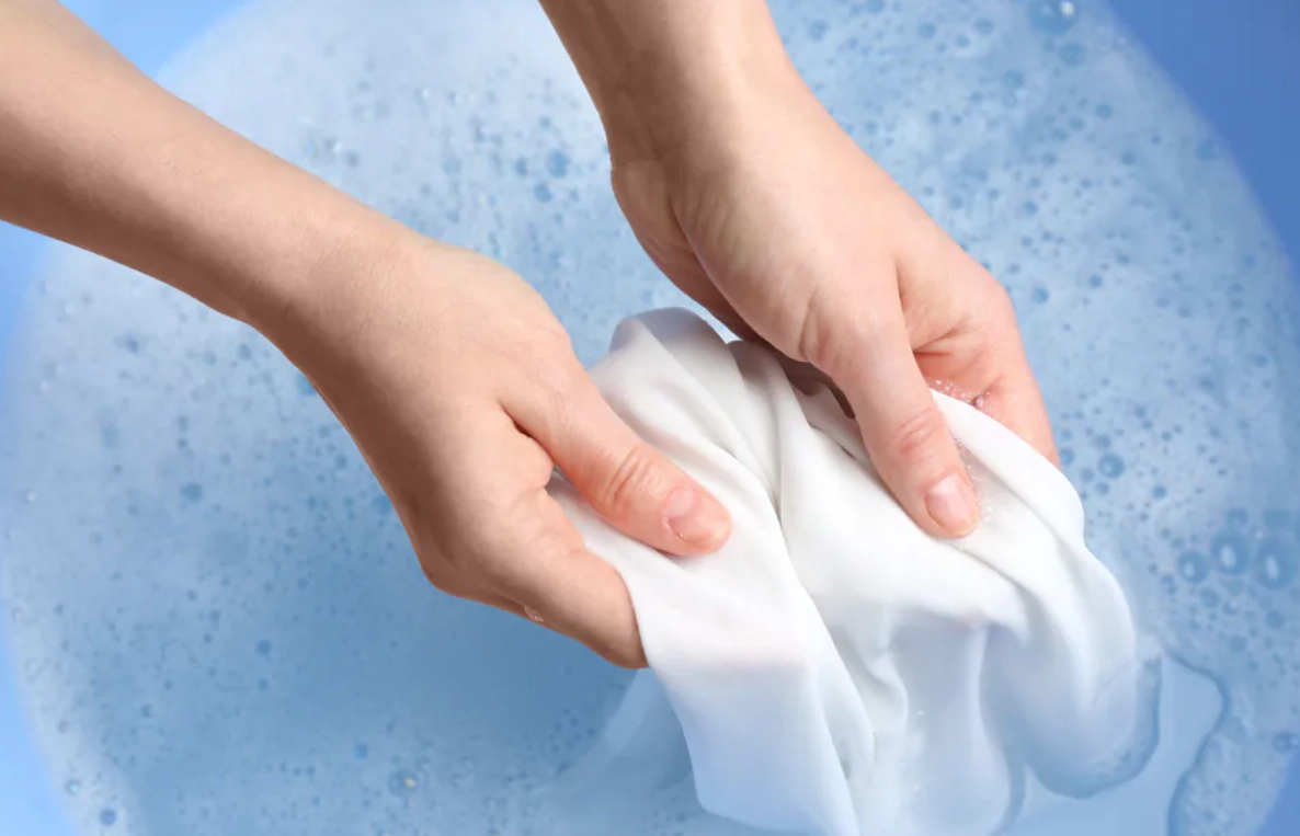 白衣服漂白水變黃急救指南：原因分析與3大拯救方法