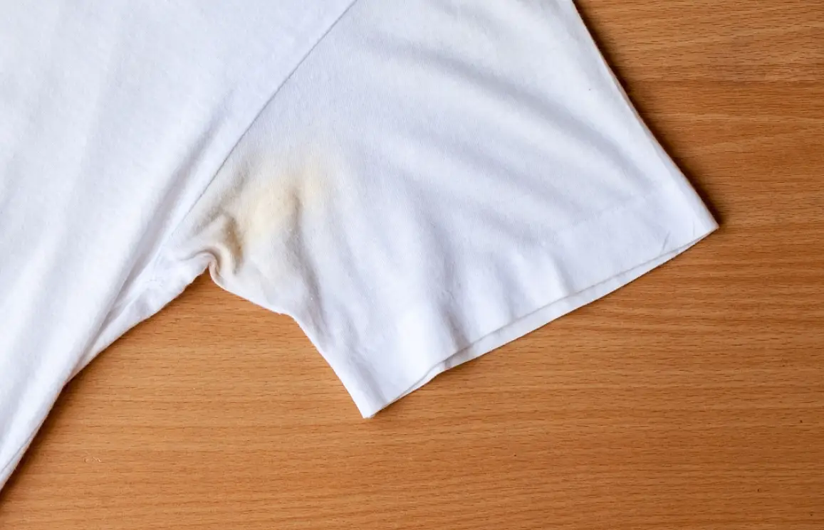 白色衣服洗完變黃？5大原因與專家級解決方案全攻略