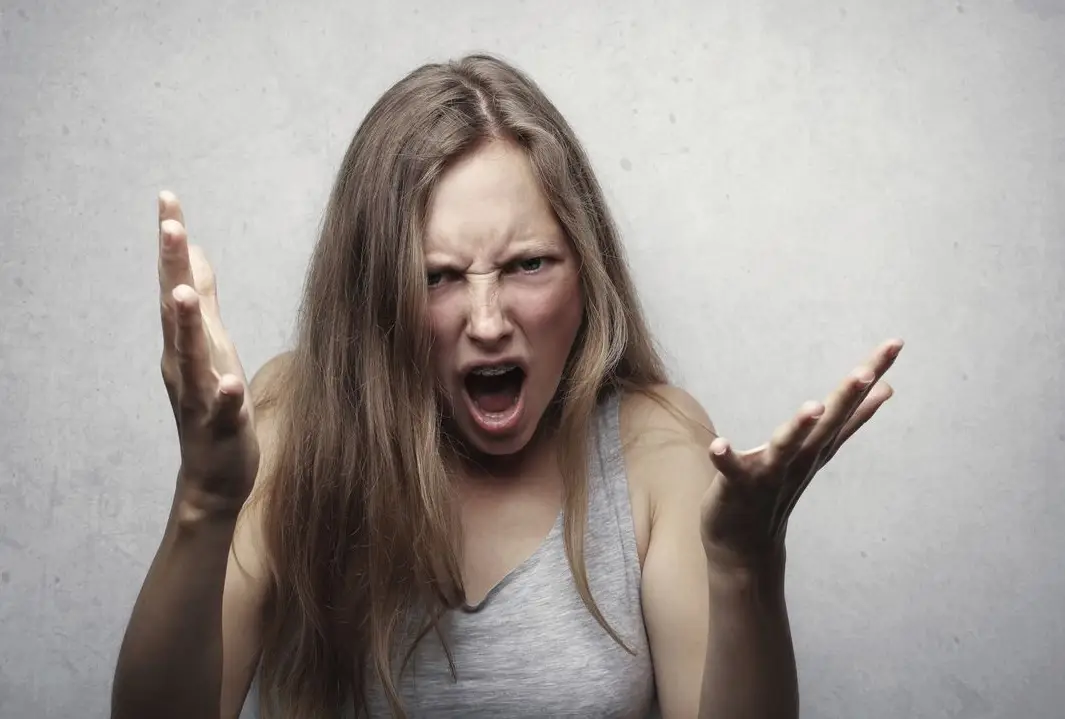 情緒不穩定原因