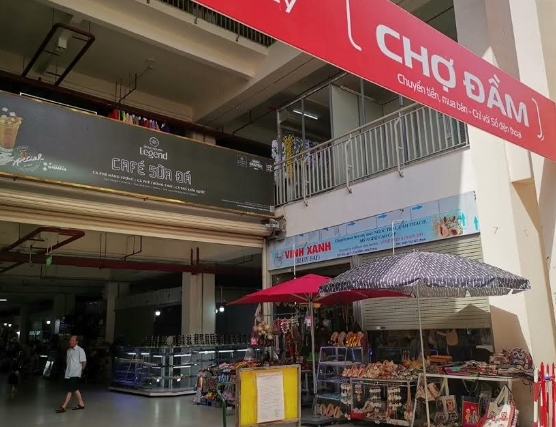 芽庄水坝市场购物