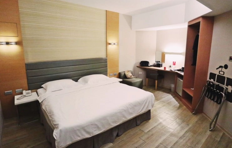 高雄車站附近住宿