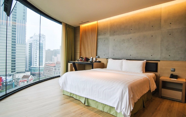 高雄火車站青年旅館