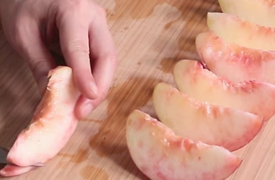 水蜜桃切法技巧