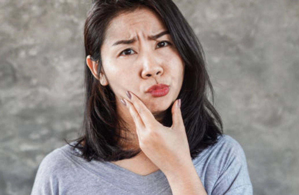 臉部麻麻的 原因