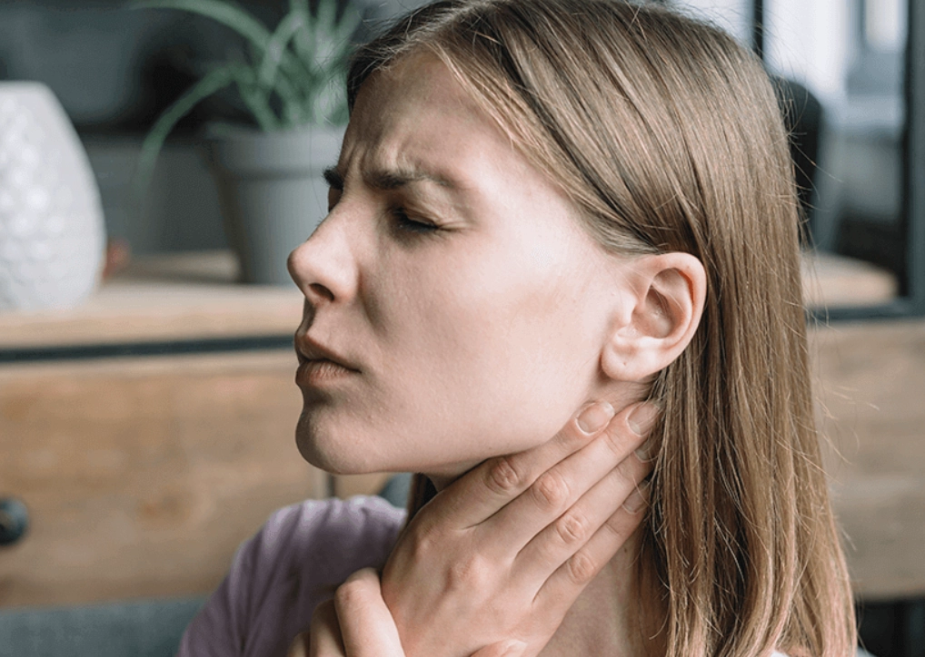 喉嚨突然沒聲音